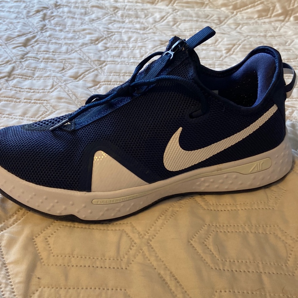 Mens brand new size 10.5 navy blue and white sneakers